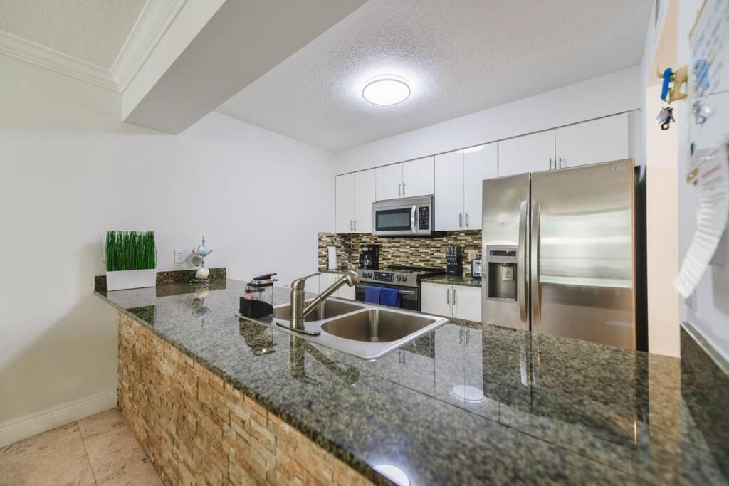 Centric Modern 40Thfloor Brickell Condo Free Parking By Palermo Home Маями Екстериор снимка